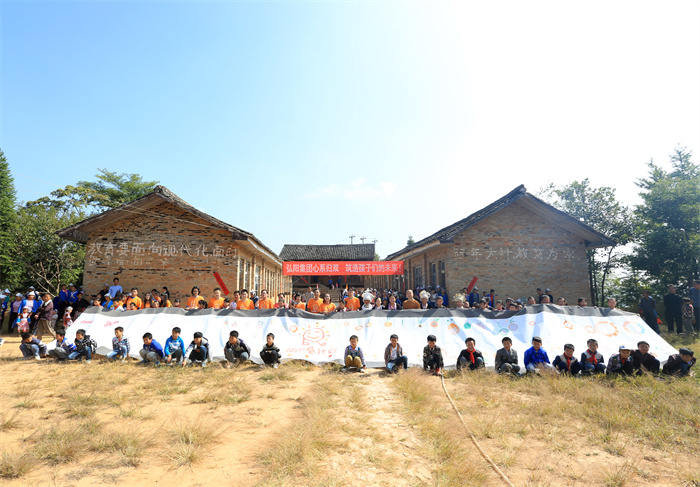 2016年，向贵州黎平归双小学捐助重修新校舍，助力中西部农村基础教育生长